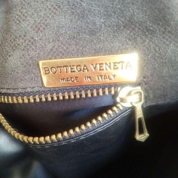 BOTTEGA VENETA Vintage Shoulder Bag with Damage - Picture 7 of 16